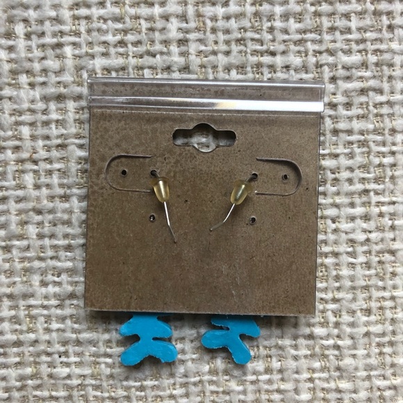 Trendy LLC earrings - Picture 3 of 3